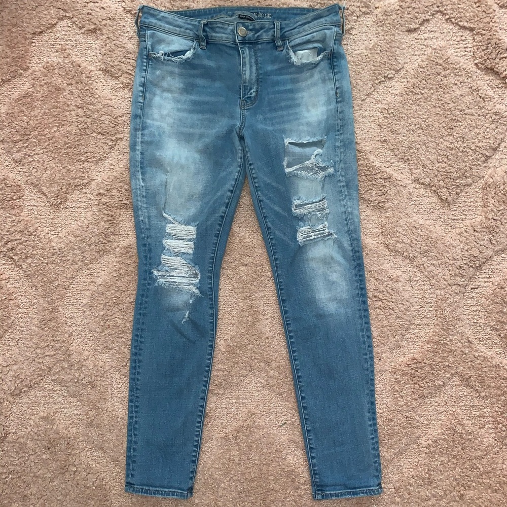 Light wash American Eagle Jeans